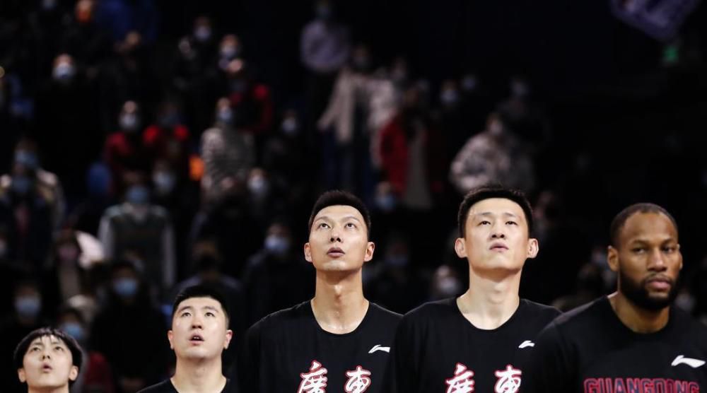 而舅舅肖央也敏锐地捕捉到了姐姐的变化：;弟弟某种程度上融化了姐姐